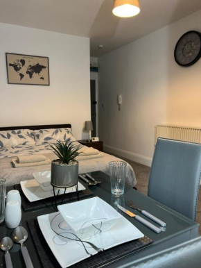 Apt 3. Private Studio in Moseley, Birmingham